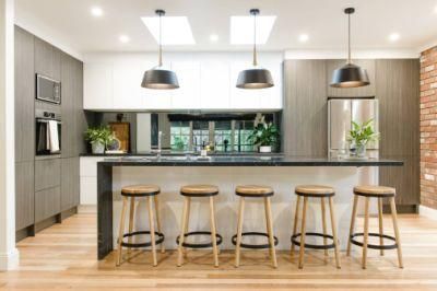 L-Shaped Large Modern Solid Surface Benchtops, Glass Sheet Splashback Kitchen Cabinets