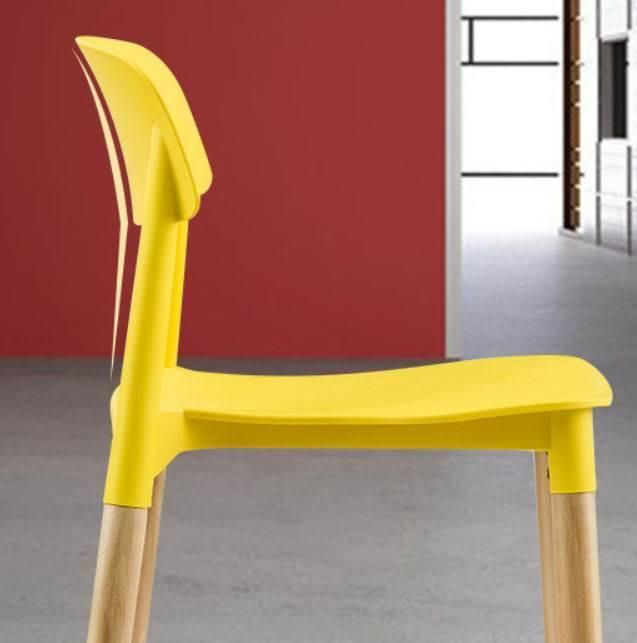 Simple Stackable PP Plastic Chair with Wooden Leg for Apartment