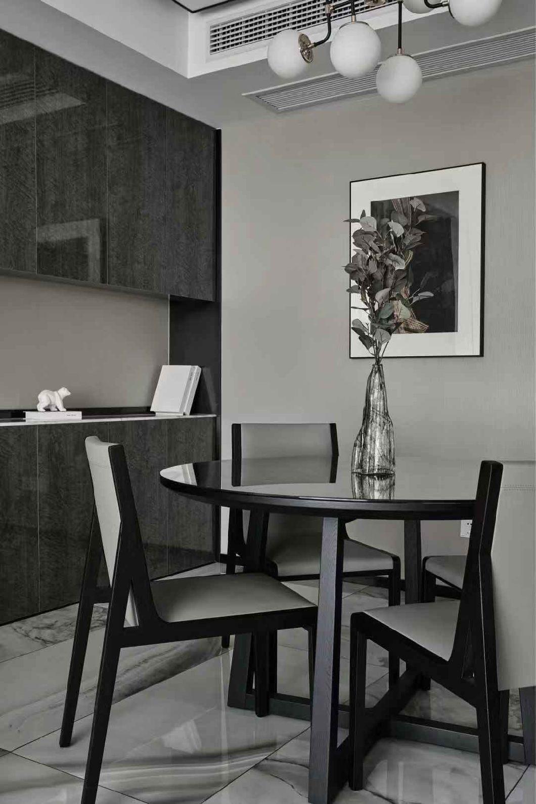 China Popular Modern Diningroom Furniture Solid Wood Frame Genuine Leather Upholstered Dining Chair