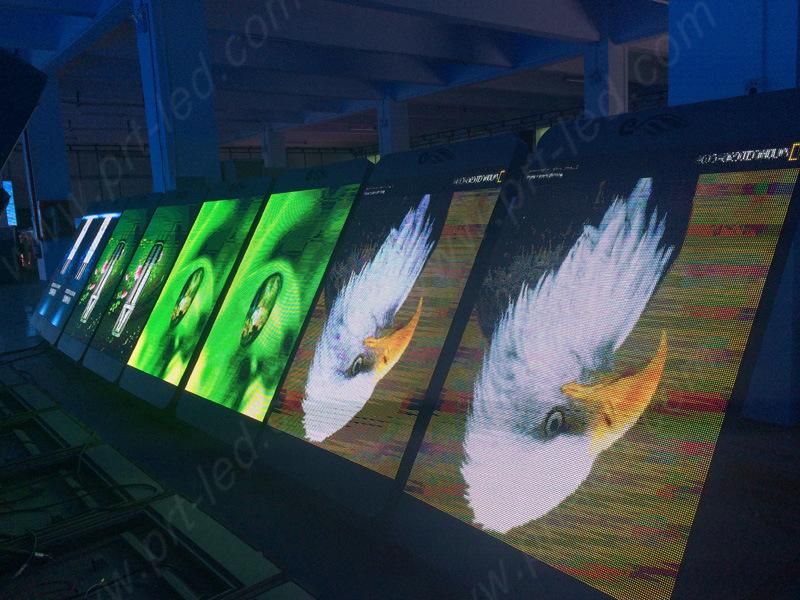 Full Color Outdoor P3.33 Smart LED Display Panel for Street Pole