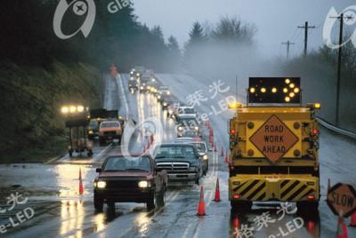 Construction Site on Traffic Road Lane Guidance LED Pre-Warning Arrow Board with Trailer