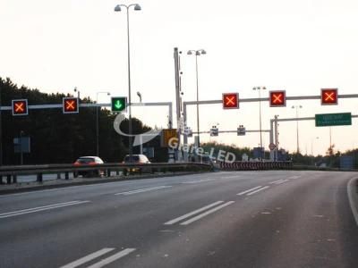 Red Cross &amp; Green Arrow Lane Control Traffic Signal Light