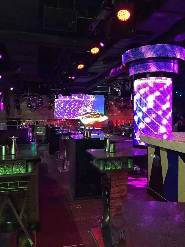Indoor/Outdoor Irregular RGB P4 LED Display Screen