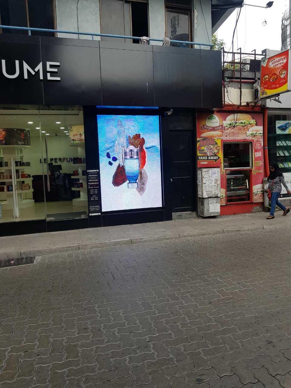 P4 Indoor High Brightness LED Display Screen for Store Showcase